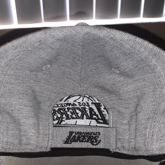 Los Angeles SnapBack Lakers - Picture 2 of 4